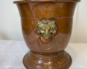 Vintage Copper Planter with Brass Lion Heads Handles by Taurus of Portugal, Antique Copper Cachepot, French Country Jardiniere, Rustic Pot