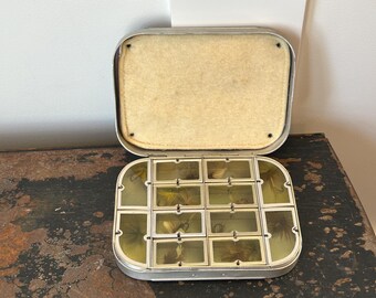 Vintage Richard Wheatley Aluminum Fly Box with Flies – 12 Compartment Ejector Case, Made in England (1928–1960 RW Logo)—Fly Fishing Gear