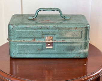 Vintage fly fishing box 