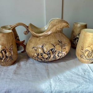 Vintage 1970s Arnels Mushroom Pitcher and Mugs Set, 5 Piece Ceramic Drip Glaze Pitcher with 4 Cups, Retro Cottagecore Boho Kitchen Decor