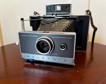 Vintage Polaroid Camera 320 Automatic Instant Film Land Camera