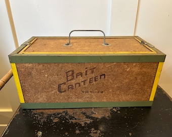 Vintage Large 1960s Oberlin Bait Canteen BaitBox or Worm Box with moss  - Crawler, Fishing Box - Cabin decor