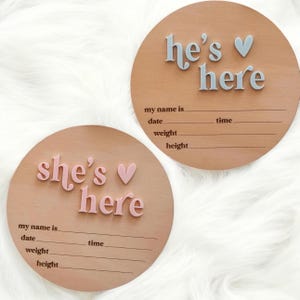 Panneau indiquant le sexe de l'hôpital, faire-part de naissance, cadeau de baby shower, Elle est ici, il est là, c'est un garçon, c'est une fille, souvenirs de nouveau-né