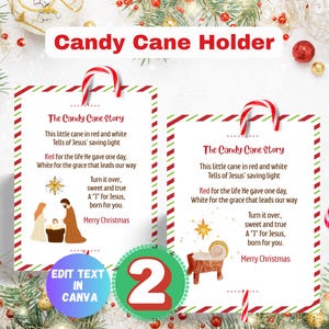 Op de afbeelding: Twee kerstmis snoepstok houders met rood-wit gestreepte handvatten. Elke houder heeft de tekst "The Candy Cane Story" en een kerstboodschap. De houders zijn versierd met feestelijke elementen.