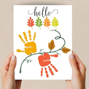 Herfsthandafdrukkunst, bladhandafdruk, voorschoolse activiteit voor baby's, peuters. Knutselen met handafdruk herfst, activiteit herfstdag