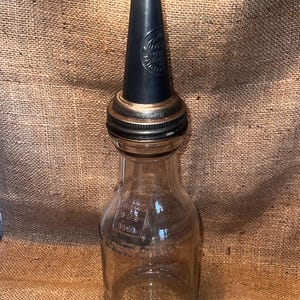 GLASS QUART OIL Bottle Master Mfg Co. Metal Spout Pourer Litchfield, Illinois Sept 14, 1926