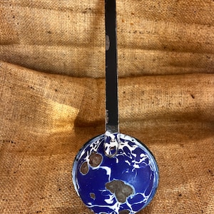 SWIRL ENAMELWARE LADLE Rare, Unique, Granitware Collectable Soup Ladle, Water Ladle, Country Kitchen Decor Serving Scoop 5 ounces 13” long