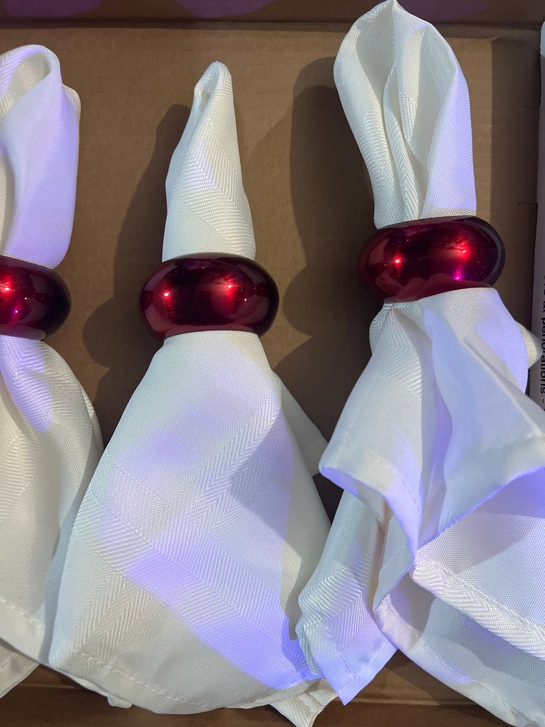 Vintage 4 Beautiful Red Napkin Rings With Pretty White Cloth Napkins ...