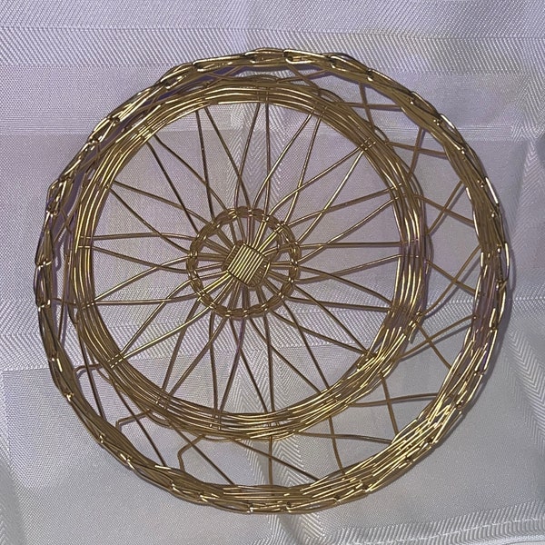 Vintage Gold Wire Basket 7” across 2.25” tall