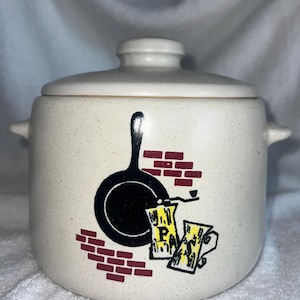 Vintage USA West Bend Pottery Bean Pot with Lid Great Condition 5” tall without lid x 6.5” diameter at top