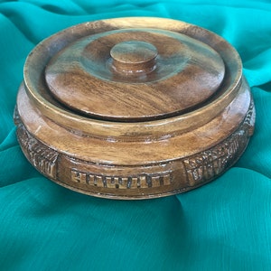 Vintage Hawaiian Round Wooden Box with Lid 6”