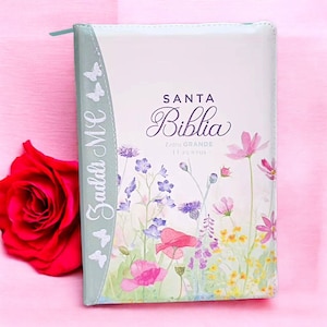 Deniashop Biblia Personalizada Pequeña Verde Floral Letra Grande de 11 Puntos Versión Reina Valera 1960 con Cierre