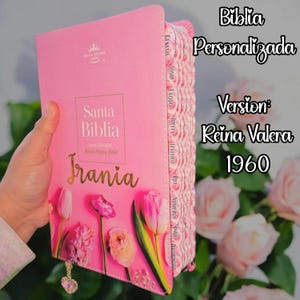 Deniashop Biblia Personalizada Tulipán Letra Grande de 12 Puntos Reina Valera 1960 Tamaño Manual