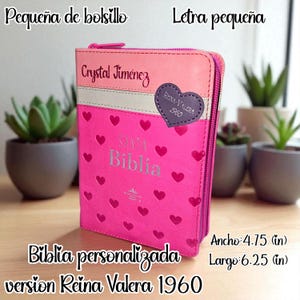 Deniashop Biblia Personalizada Pequeña Tamaño Bolsillo Rosada Letra Grande de 12 Puntos Versión Reina Valera 1960