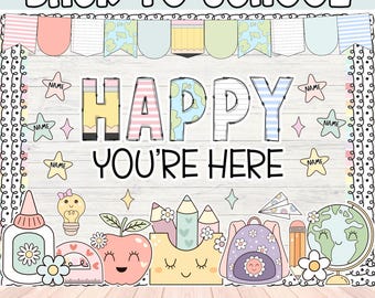 Op de afbeelding: Een prikbordset met de tekst BACK TO SCHOOL en HAPPY YOU'RE HERE. Het ontwerp bevat pastelkleurige wimpels, sterren met naamlabels en schattige illustraties van lijm, een appel, een pennenhouder, een rugzak en een wereldbol.
