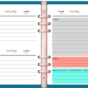 Op de afbeelding: Een weekplanner met een blauwe kaft en een spiraalbinding. De planner heeft een datum voor elke dag van de week, met ruimte voor taken, examens en open vragen. De planner is open voor 5 en 6 augustus, zaterdag en zondag, en 7 augustus, maandag.