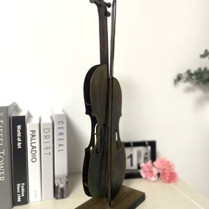 This is 3D violin metal steampunk ornament. Sutable stand on the desk with perfect size. In rustic color with blue, golden, black and brown. Meterial in Iron and acrylic pigment .it is good idea gift for musicians.