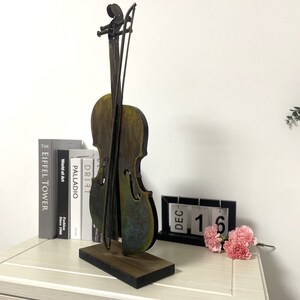 This is 3D violin Scrap metal art steampunk ornament. Sutable stand on the desk with perfect size. In rustic color with blue, golden, black and brown. Meterial in metal and acrylic pigment .it is good idea gift for teacher.