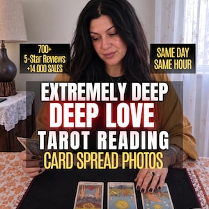 Puede incluir: Un servicio de lectura de tarot con tres cartas dispuestas sobre un tapete negro. Los textos superpuestos dicen: 700+ 5-Star Reviews +14.000 SALES, SAME DAY SAME HOUR y EXTREMELY DEEP DEEP LOVE TAROT READING CARD SPREAD PHOTOS en blanco y amarillo.