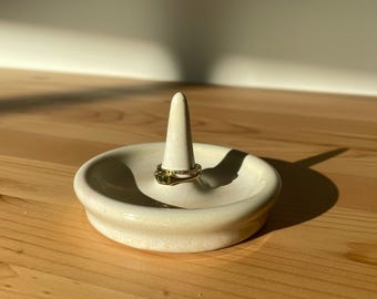 Handmade ceramic ring and jewelry dish