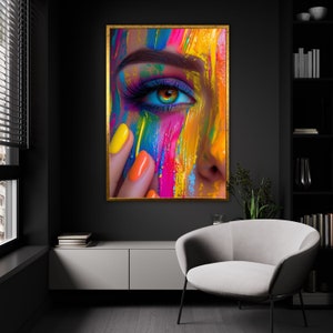 Puede incluir: Primer plano de un ojo de mujer con rayas de pintura de colores en la cara. Sus uñas están pintadas en tonos amarillos y naranjas.