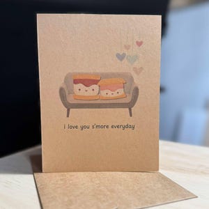 Tarjetas de felicitación divertidas "Te amo S'mores todos los días" - Impresas en papel Kraft con sobre Kraft - Tarjeta simple/minimalista para cumpleaños/aniversario