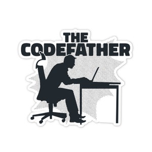 Op de afbeelding: Zwart-witte illustratie van een persoon die aan een bureau zit met een laptop, met de tekst "THE CODEFATHER" erboven.