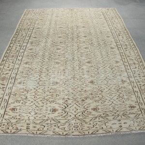 Vintage tapijt Turkse grote tapijten Anatolisch voor woonkamer 5,7 x 8,4 ft beige tribal gedempt Oushak Oosters eclectisch handgeknoopt woondecoratie
