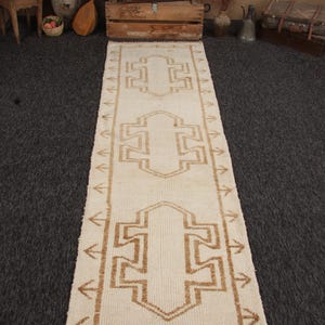 トルコ製ヴィンテージラグ、2.9×11.3フィート ヘルキラグ、ホワイトランナーパッチワークラグ