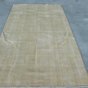 Vintage Turks tapijt, vervaagd beige Anatolisch tapijt, handgemaakte wol, 130 x 252 cm, etnisch huisdecor, decoratieve karpetten