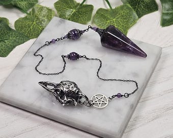 Amethyst Pendel mit Rabenschädel und Pentagramm, Draht gewickelte Amethyst Perlen,