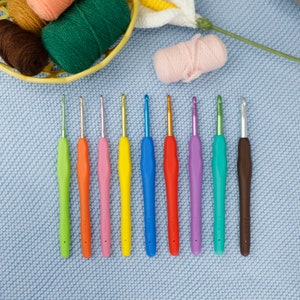 Ergonomic Crochet Hook Set 9 Sizes (2mm to 6mm) for Crafting and Amigurumi | Crochet Tools | DIY Crochet Supplies