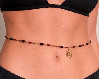 Collana con sole e uccellino in oro | Catena da vita fatta a mano con perline bordeaux e viola | Gioielli da donna in acciaio inossidabile per la vita