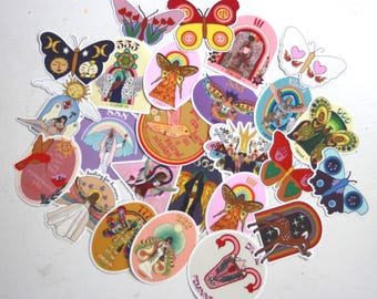 Paquete de pegatinas espirituales: 5 pegatinas aleatorias: ángeles, mariposas, animales espirituales y números angelicales.