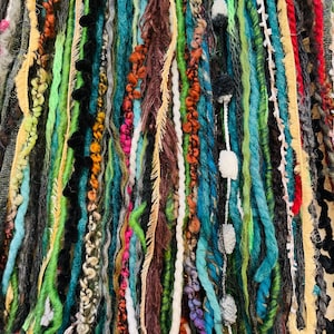 Extensions d'effroi en laine personnalisées faites à la main sur un bandeau - Choisissez vos couleurs - LoxyDreads -
