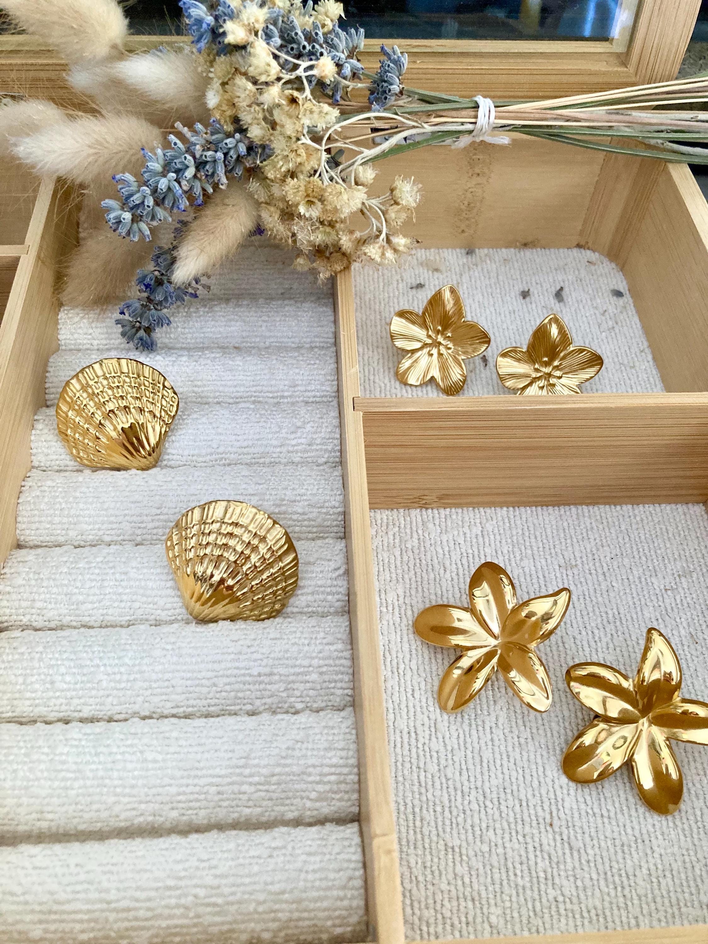 Boucles D'oreilles Clips Dorées Motif Fleur - Occasion En Bon état