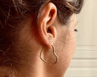 Stainless steel heart-shaped hoop earrings