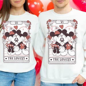 Camiseta de Mickey y Minnie Mouse con la carta del tarot El amante, camiseta de pareja de Disney, camiseta de pareja de San Valentín de Disney, camiseta de luna de miel de Disney, camiseta de Minnie Mouse