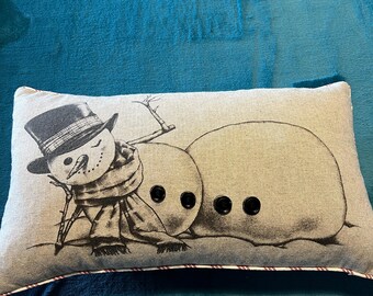 ALMOHADA MUÑECO DE NIEVE Interior de plumas de aves acuáticas 23” x 13.5”