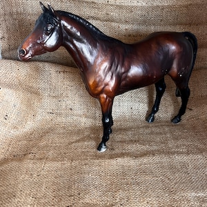 Vintage BREYER TRAKEHNER Traditional Bay Horse 1979 thru 1984 With Brand on the Hip Making it a Rare COLLECTOR Edition 12”x9”
