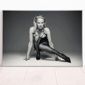 Pamela Anderson Glamour icónico: Impresión de póster de lienzo o papel, arte de pared de Hollywood