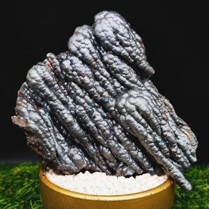 19) Irisierendes Goethit-Mineralexemplar, Silberturgit-Form ( 940 g )