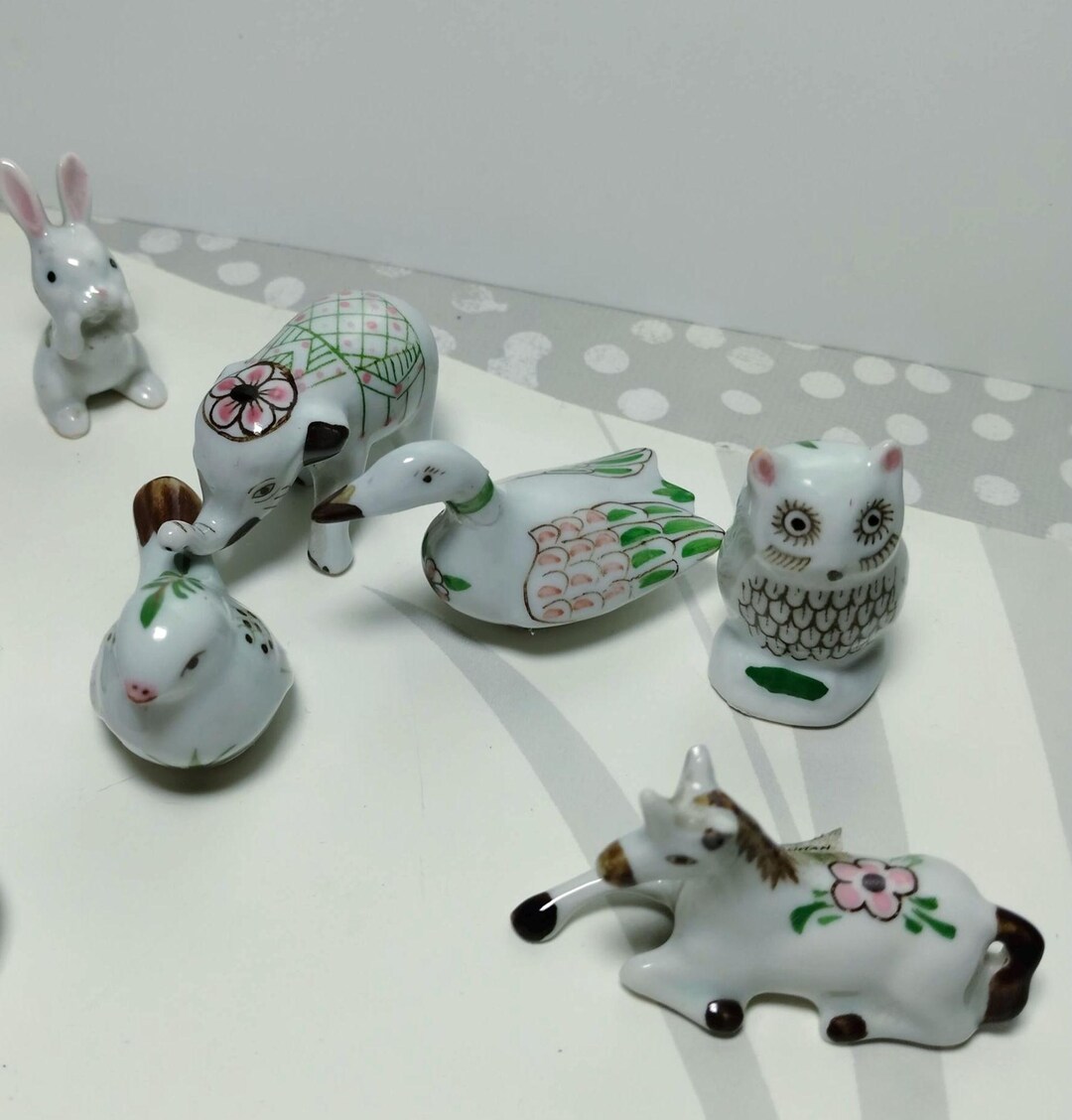 Miniature Porcelain Figurines / Animal Display Case / Elephant, Bird ...