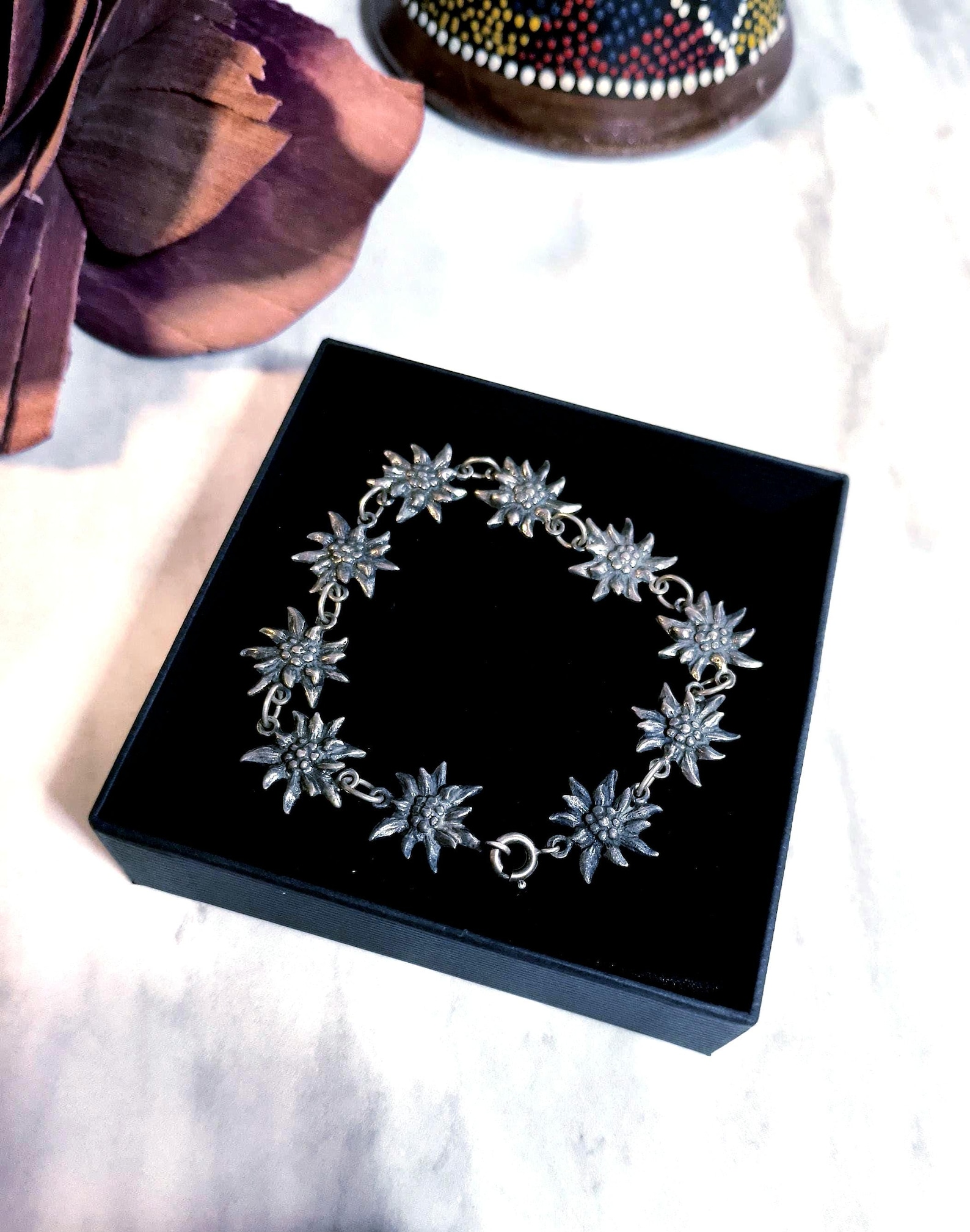 Edelweiss bracelet, vintage 1960s traditional jewelry, Alpine design, silver-colored dirndl jewelry