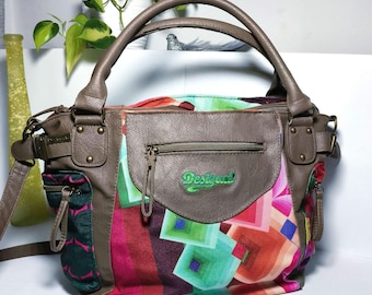 Bolso Desigual, piel y lona, estampado geométrico, colorido, diseño Y2K, bandolera con asa, estilo vintage años 2000, bolso original Desigual