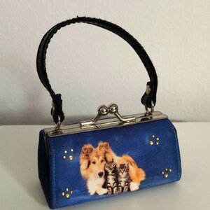 Vintage  Schmincktasche/ mini Handtäschchen blau  Lederbesatz,  Hund Katzen Motiv Druck Straßsteine Geburtstagsgeschenk Geldbeutel mini