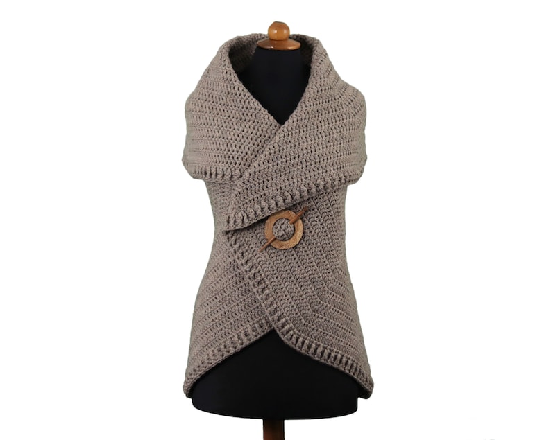 Womens crochet cardigan pattern, long flattering, size inclusive. Crochet round cardigan, crochet vest. Simplicity cardigan crochet pattern.