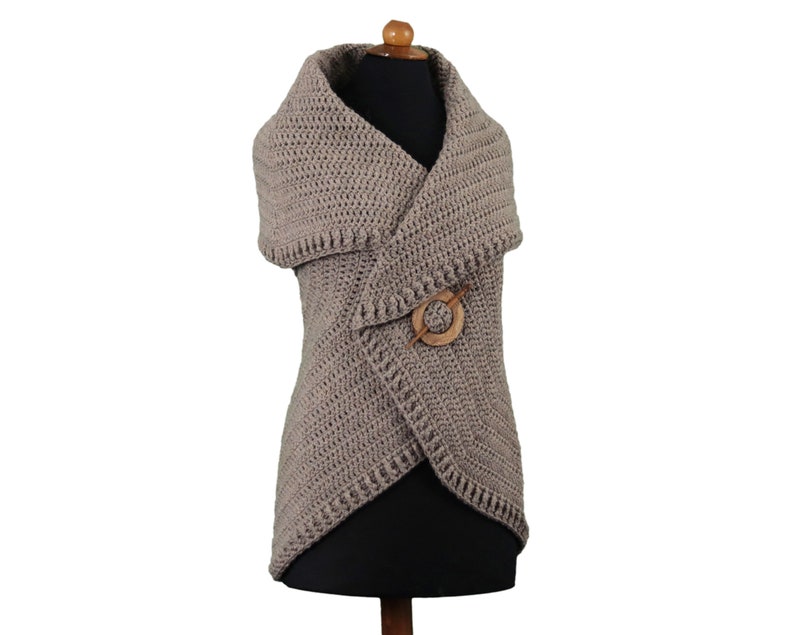 Womens crochet cardigan pattern, long flattering, size inclusive. Crochet round cardigan, crochet vest. Simplicity cardigan crochet pattern.