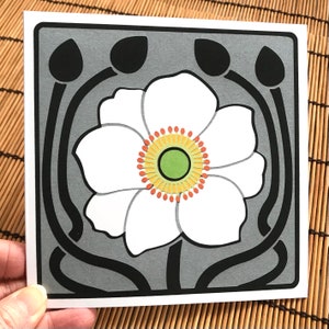 Japanisches Anemonen Design. Jugendstil. Sommerblume. Grusskarte. Innen leer. Druck von original Scherenschnitt Illustration. 148x148mm.