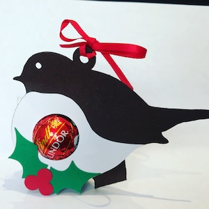 Présentoir à chocolat Lindt. Robin. Houx. Design unique. Fabriqué à la main. Ornement de carte. Cadeau. Noël. Arbre suspendu. Cadeau du parti. Réutilisable. Durable.